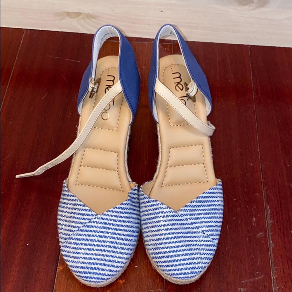NWOT Me too blue and white stripe wedges - Picture 2 of 3